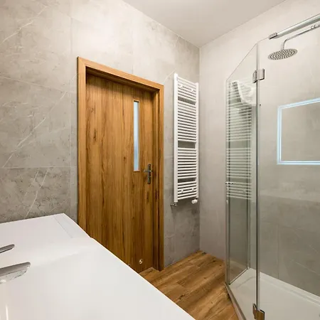 Apartmán Ursus Cosy By Bookinghost